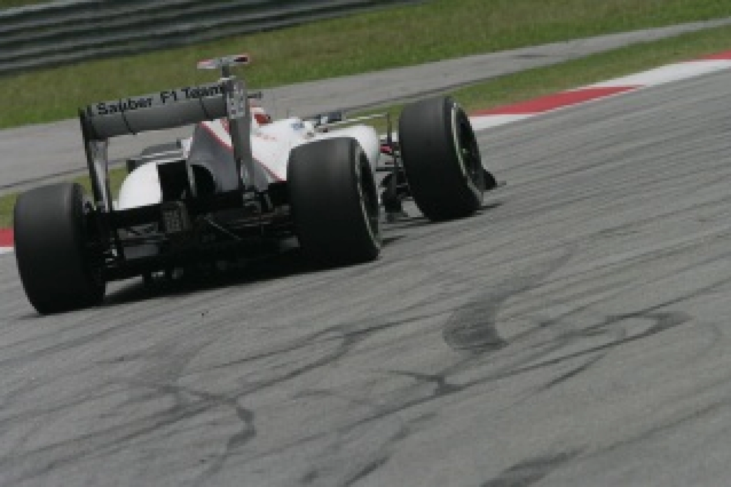 Le double DRS trop cher pour Sauber
