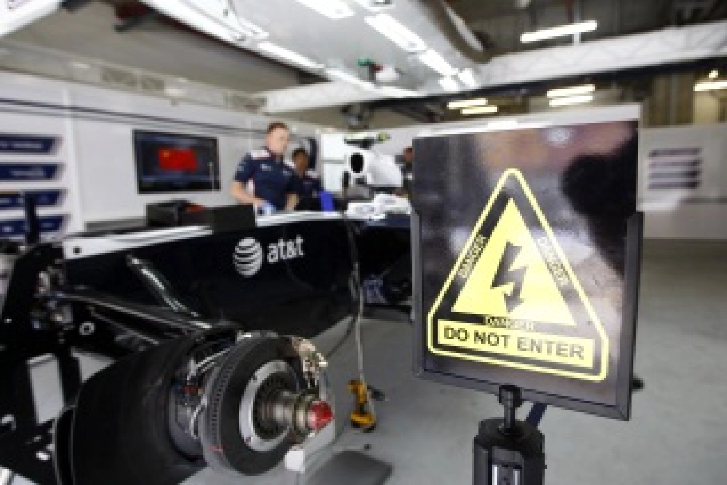 Williams victime d&rsquo;une défaillance du KERS dans le garage de Maldonado