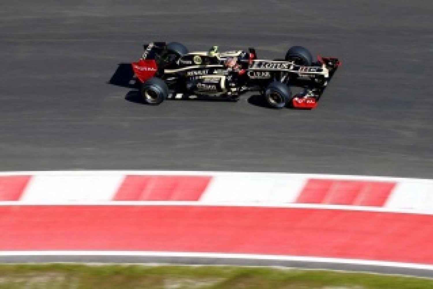 Dimanche : tir groupé dans les points des Lotus de Raikkonen et Grosjean