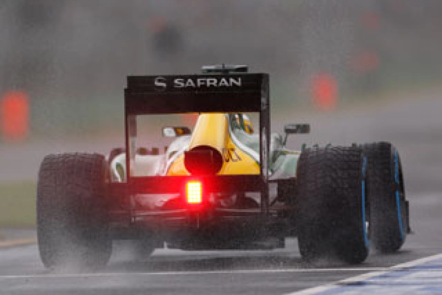 Samedi : Salade de carbone et regrets pour Caterham