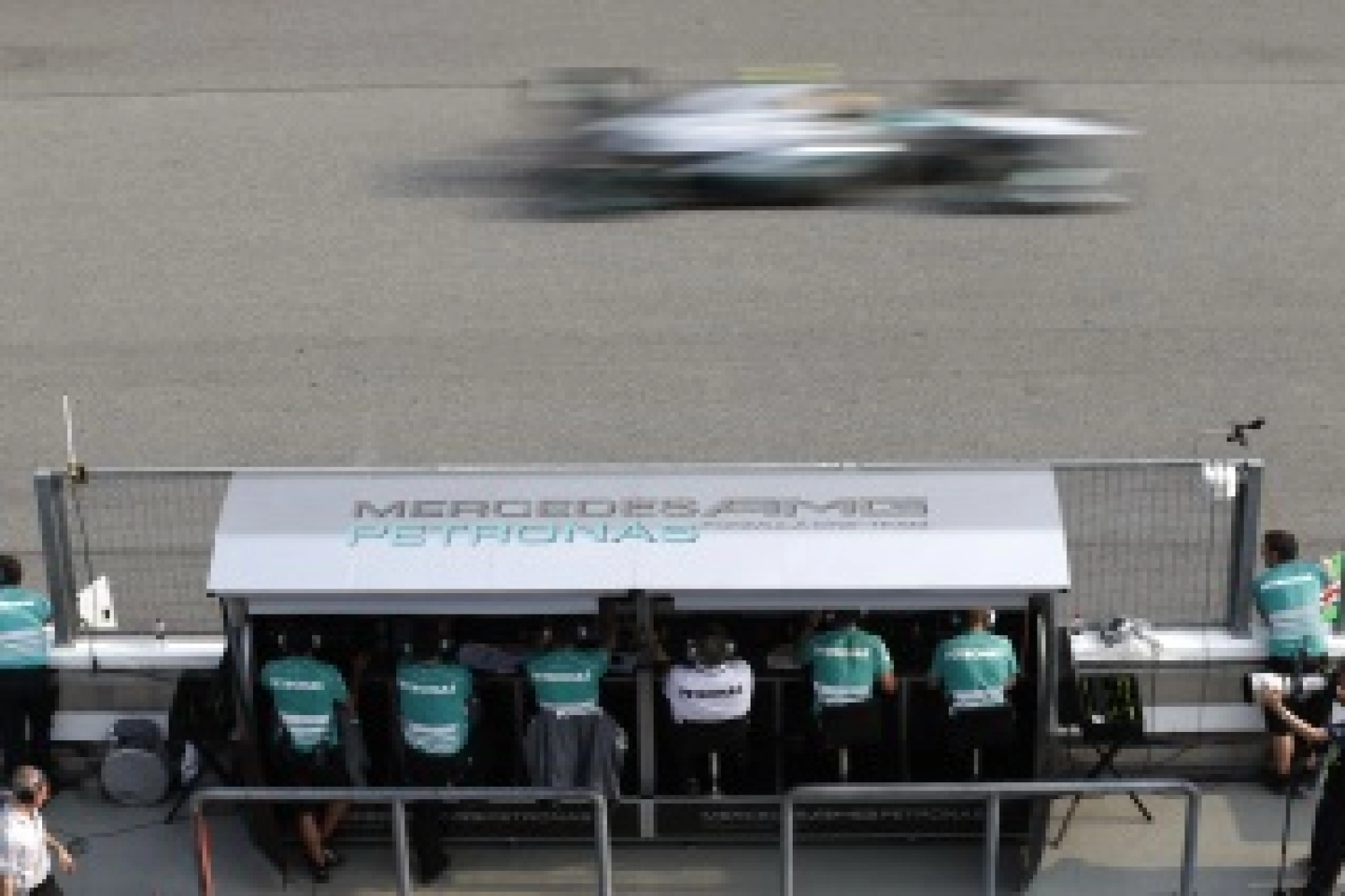 Mercedes et Toro Rosso montent le son