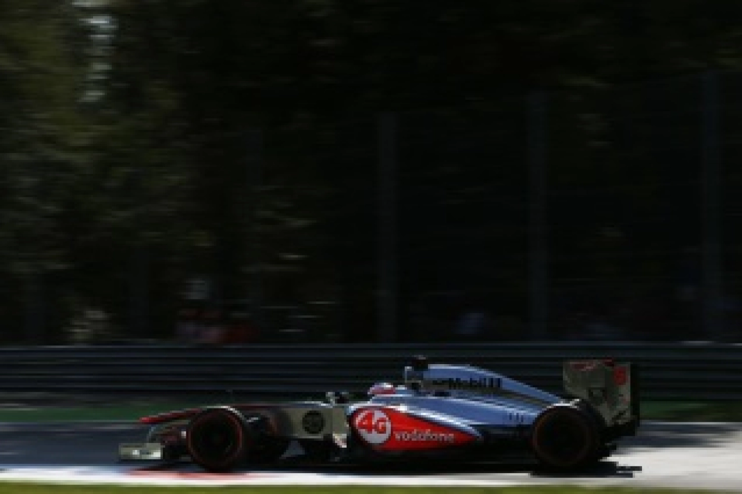 Vendredi : Une bonne journée de travail pour Button et Pérez chez McLaren