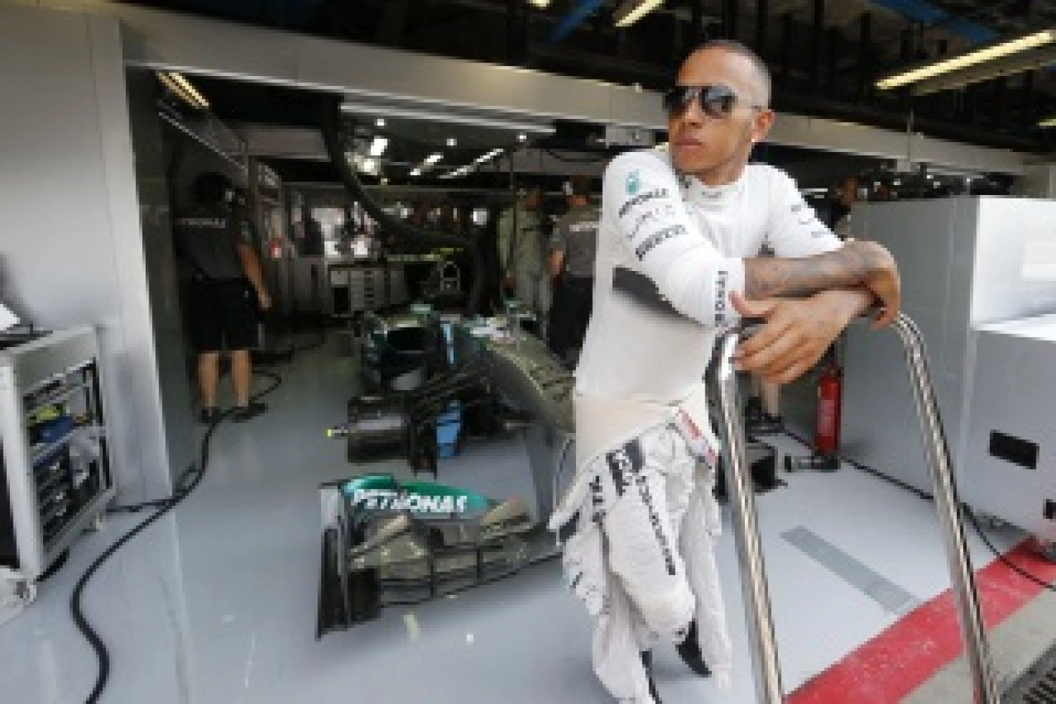 Vendredi : Mercedes ne pense pas pouvoir battre Red Bull