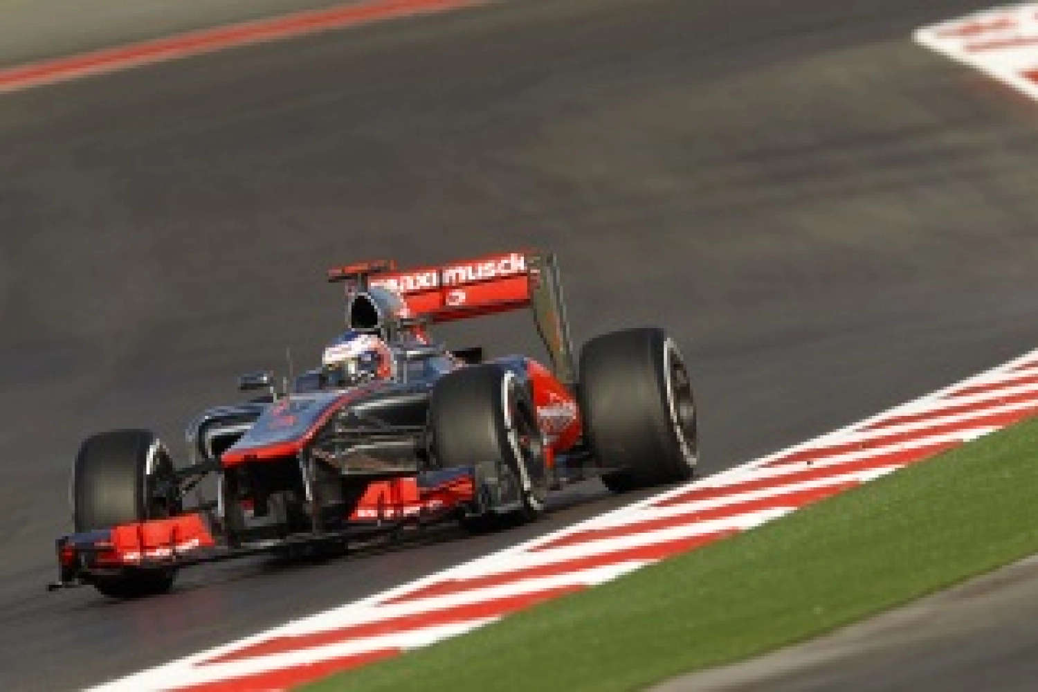 Vendredi : Button plutôt satisfait chez McLaren malgré sa pénalité