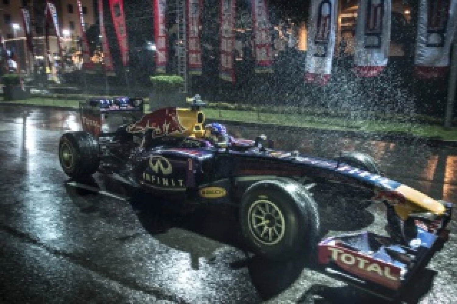 Ricciardo en démonstration avec Red Bull au Sri Lanka