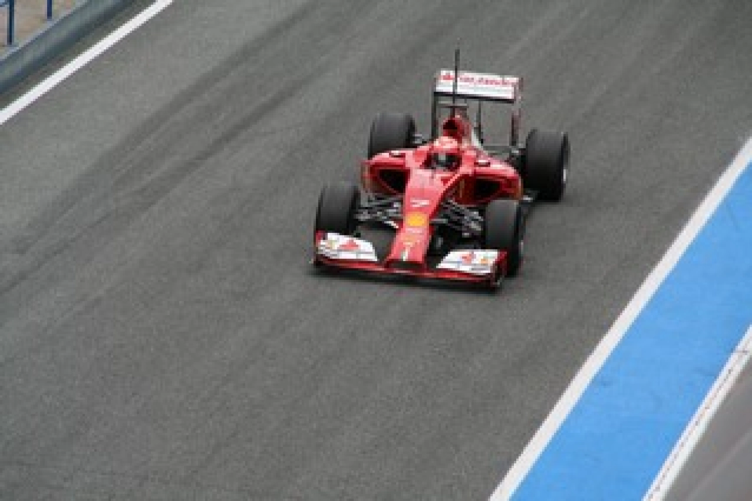 Vendredi : La routine pour Alonso, le vent perturbe Räikkönen