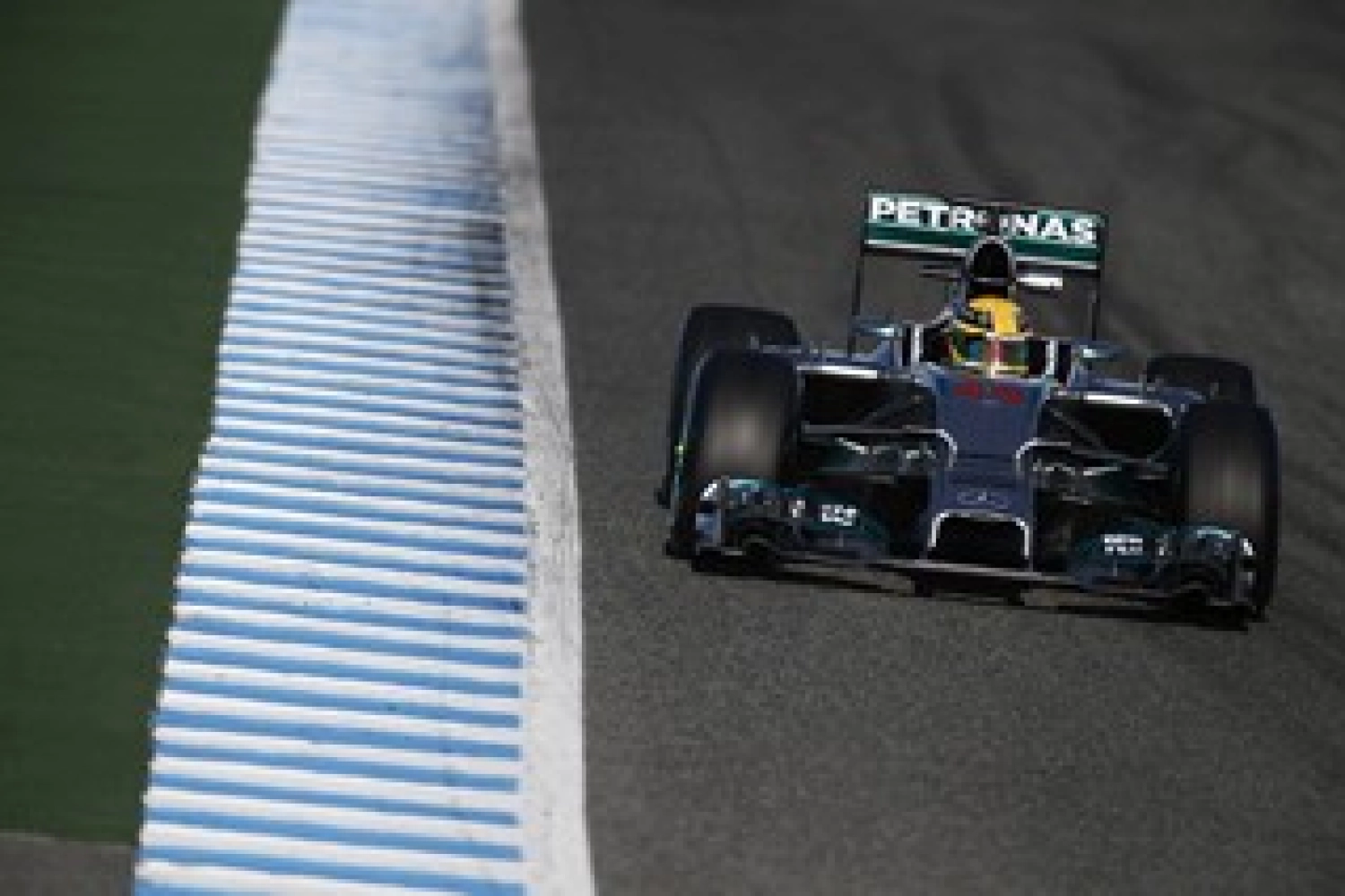 Malaisie – Essais libres 1 : Hamilton et Mercedes dominent, Räikkönen en embuscade