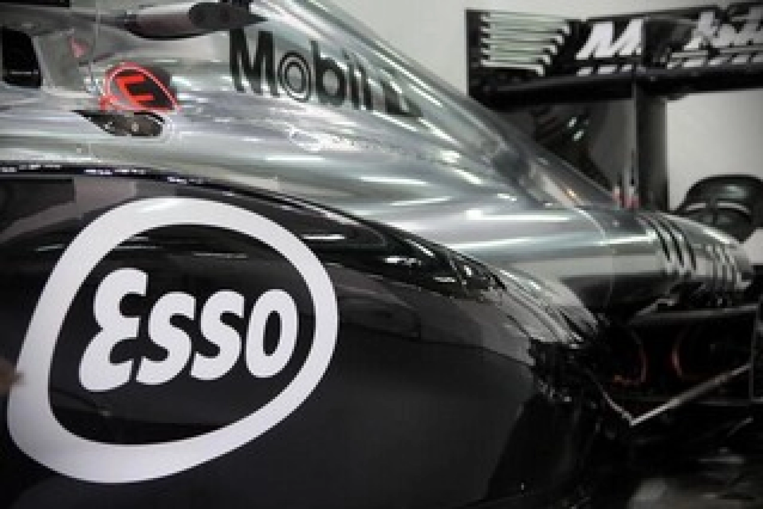 Grand Prix de Malaisie 2014 : Esso s&rsquo;affiche sur la McLaren