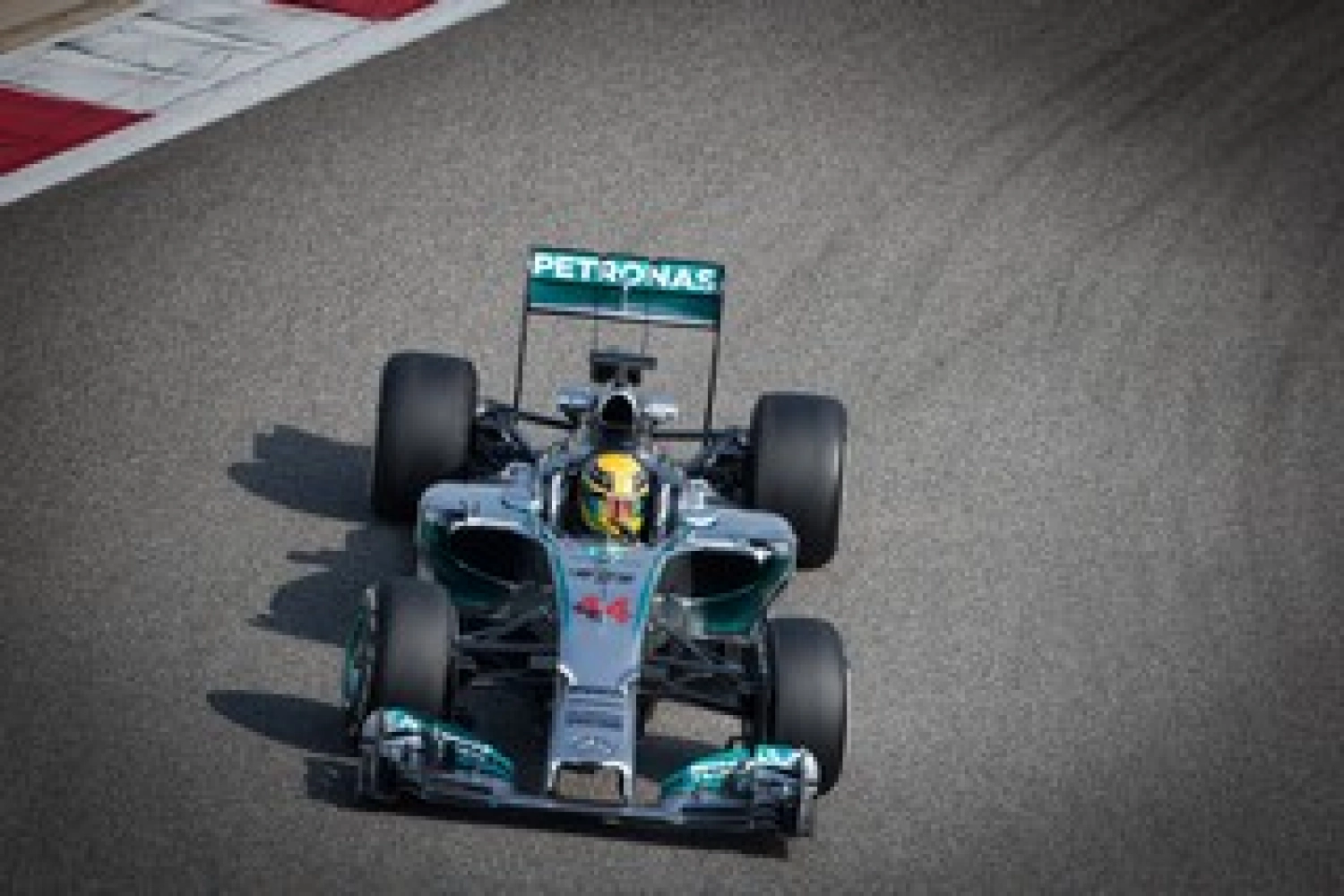Bahreïn – Essais libres 1 : Hamilton et Mercedes soufflent le chaud