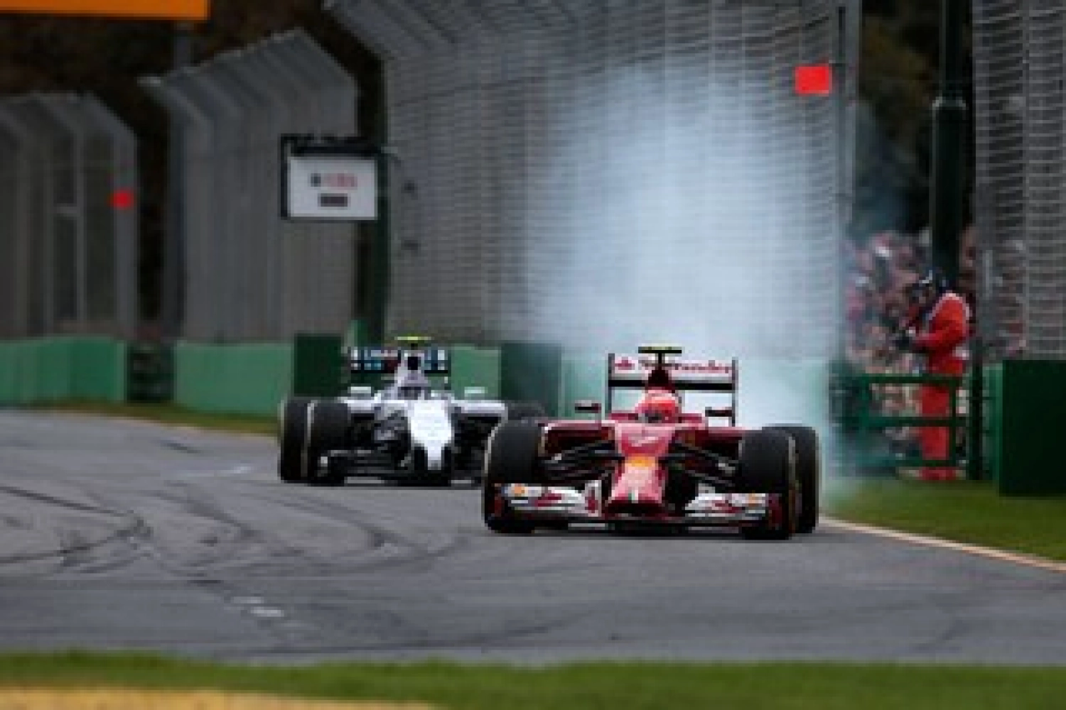En difficulté avec sa F14-T, Räikkönen a le soutien de Ferrari
