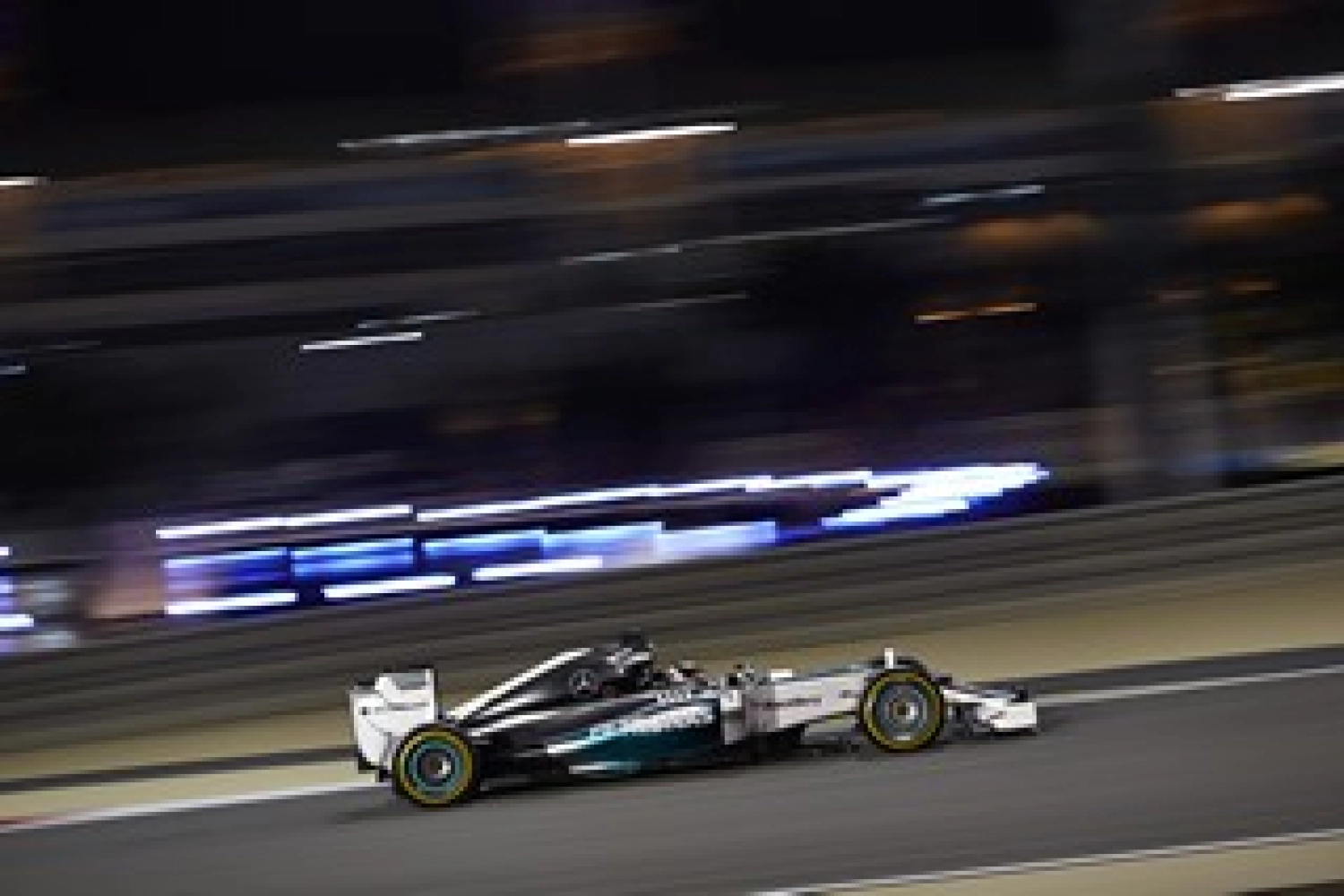Bahreïn – Course : Hamilton et Rosberg font briller Mercedes, Gutierrez part en tonneau