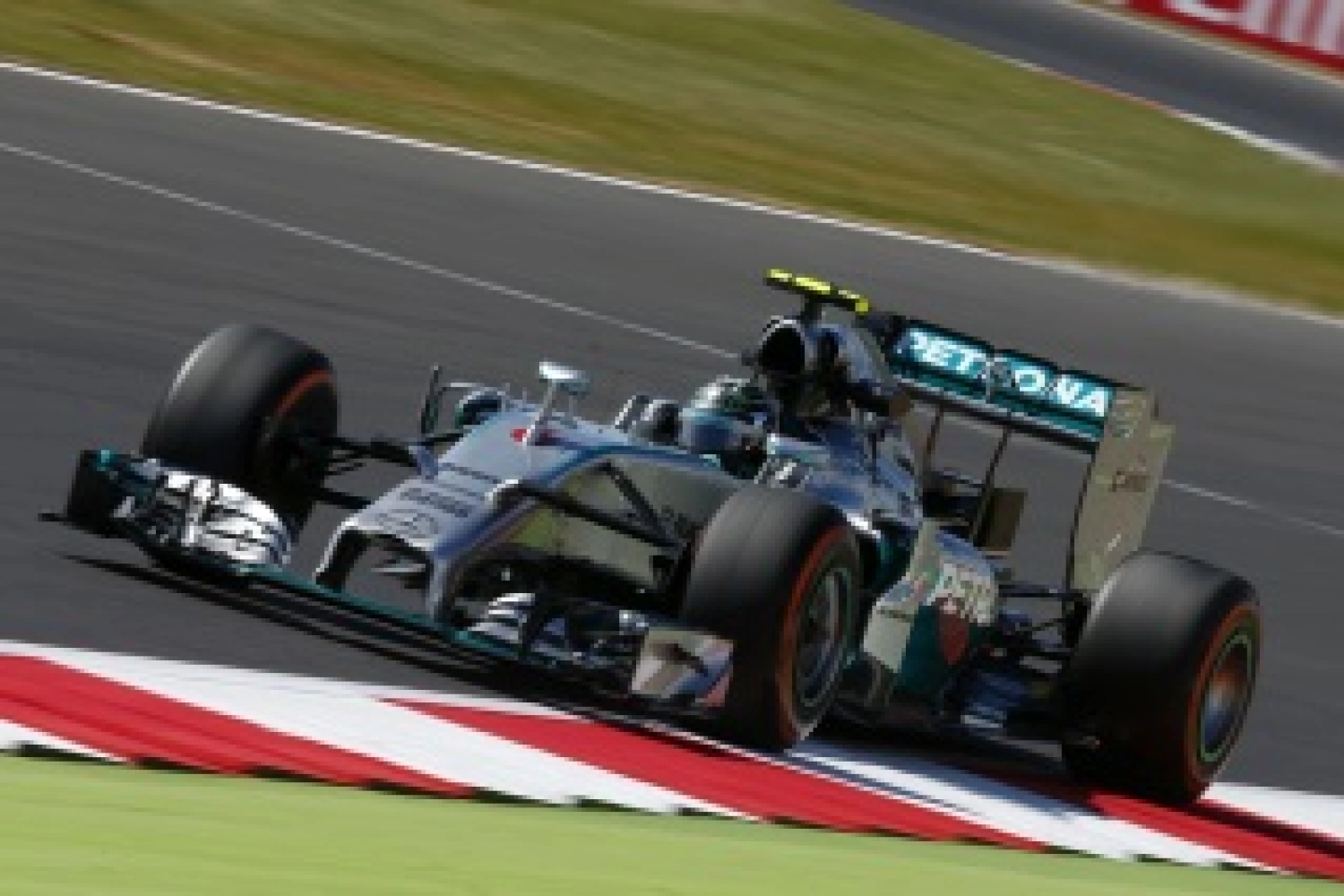 Japon – Essais libres 1 : Rosberg devant Hamilton et Alonso, Verstappen termine en fumée