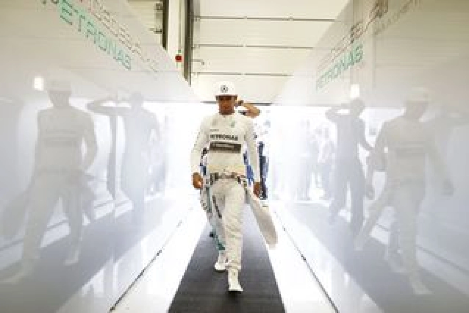Singapour – Qualification : Hamilton souffle la pole à Rosberg au bout du suspense !
