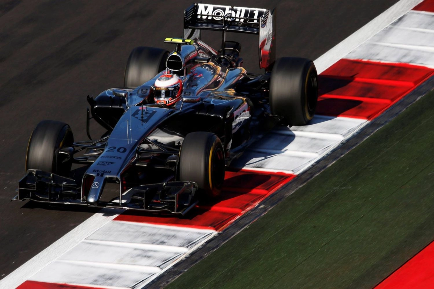 Dimanche : Button et Magnussen finissent au pied du podium pour McLaren à Sotchi