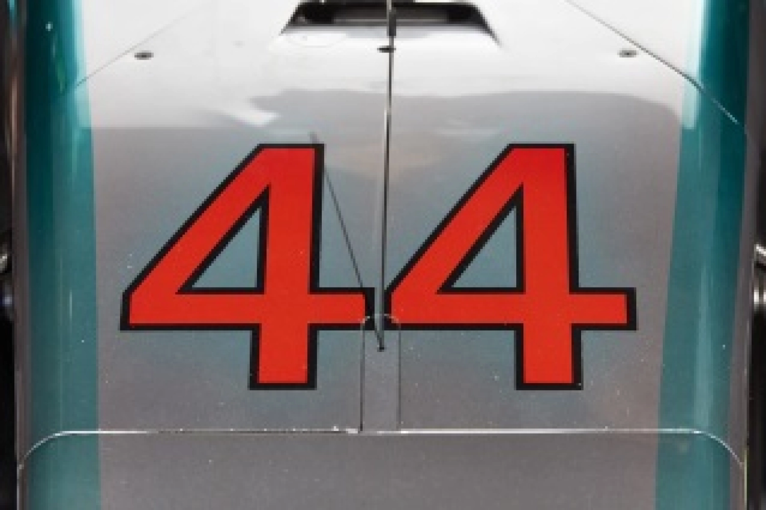 Hamilton conservera le n°44 l’année prochaine malgré son titre