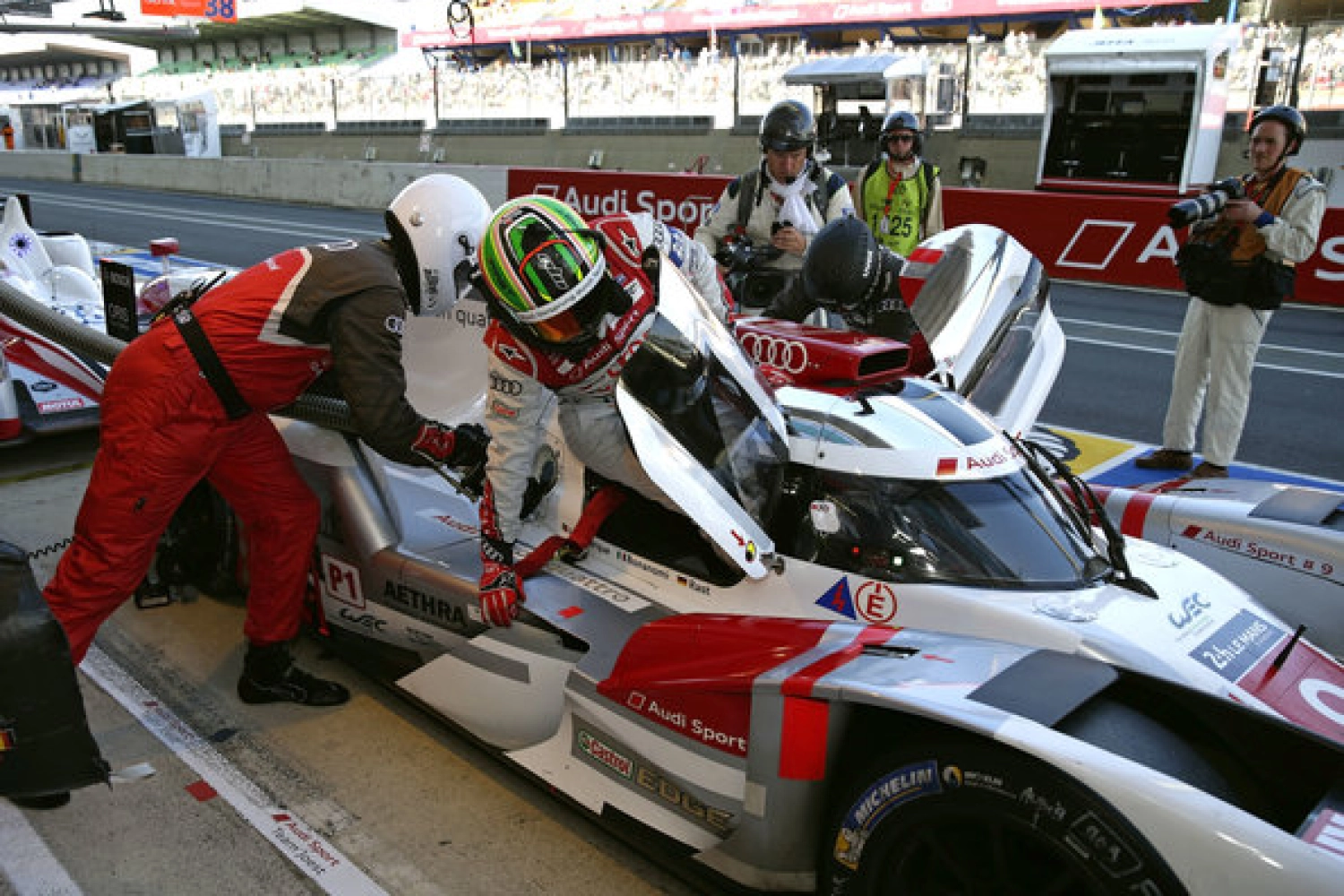 24 Heures du Mans – Samedi, 18h30 : Le duel Porsche-Audi continue, Duval accidenté