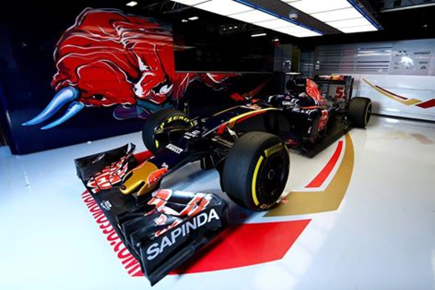 Estrella Galicia étend sa présence chez Toro Rosso