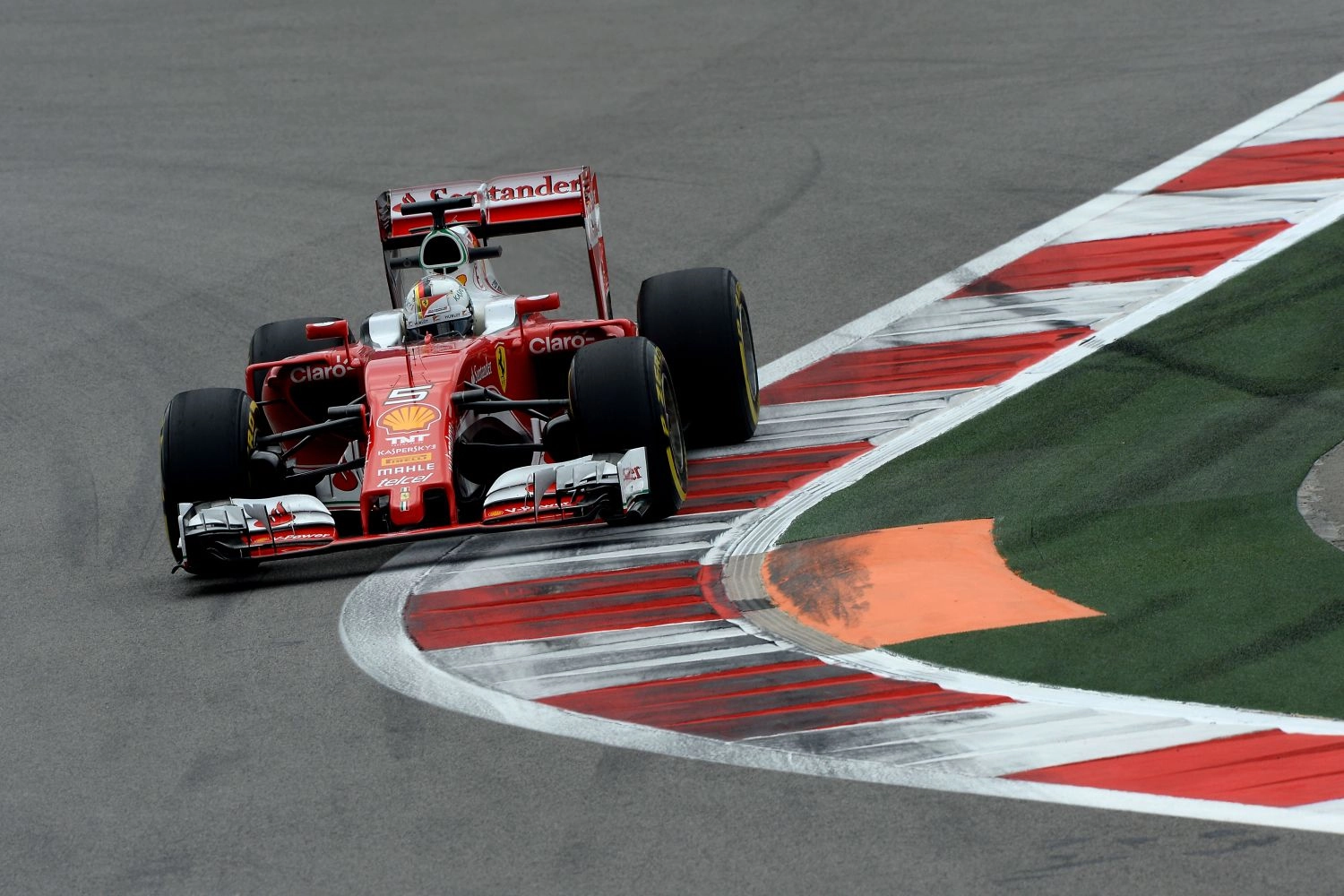 Sebastian Vettel arrêté par un problème électronique et pénalisé