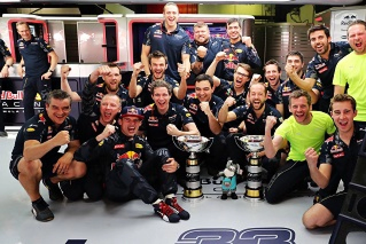Sur son nuage, Max Verstappen entre déjà dans la cour des grands