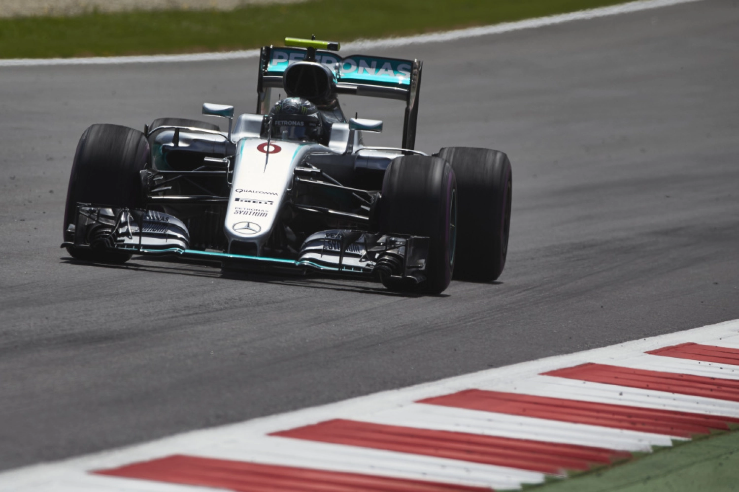 Hongrie – Essais Libres 2 : Rosberg en tête pendant qu’Hamilton sort de la piste
