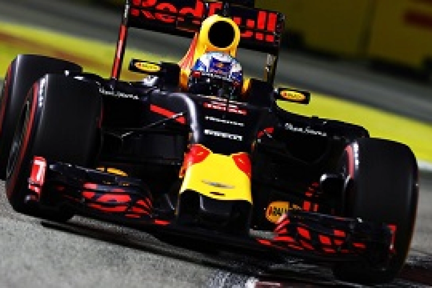 Red Bull et Riccardo à quatre dixièmes de la victoire