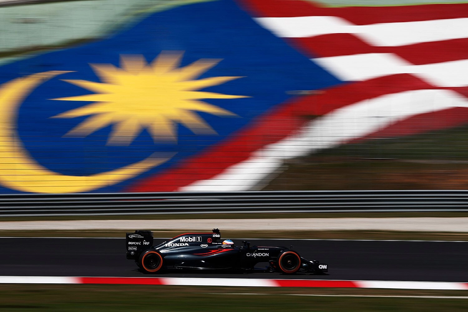Malaisie – Essais Libres 1 : Rosberg maitrise son sujet, Renault prend feu