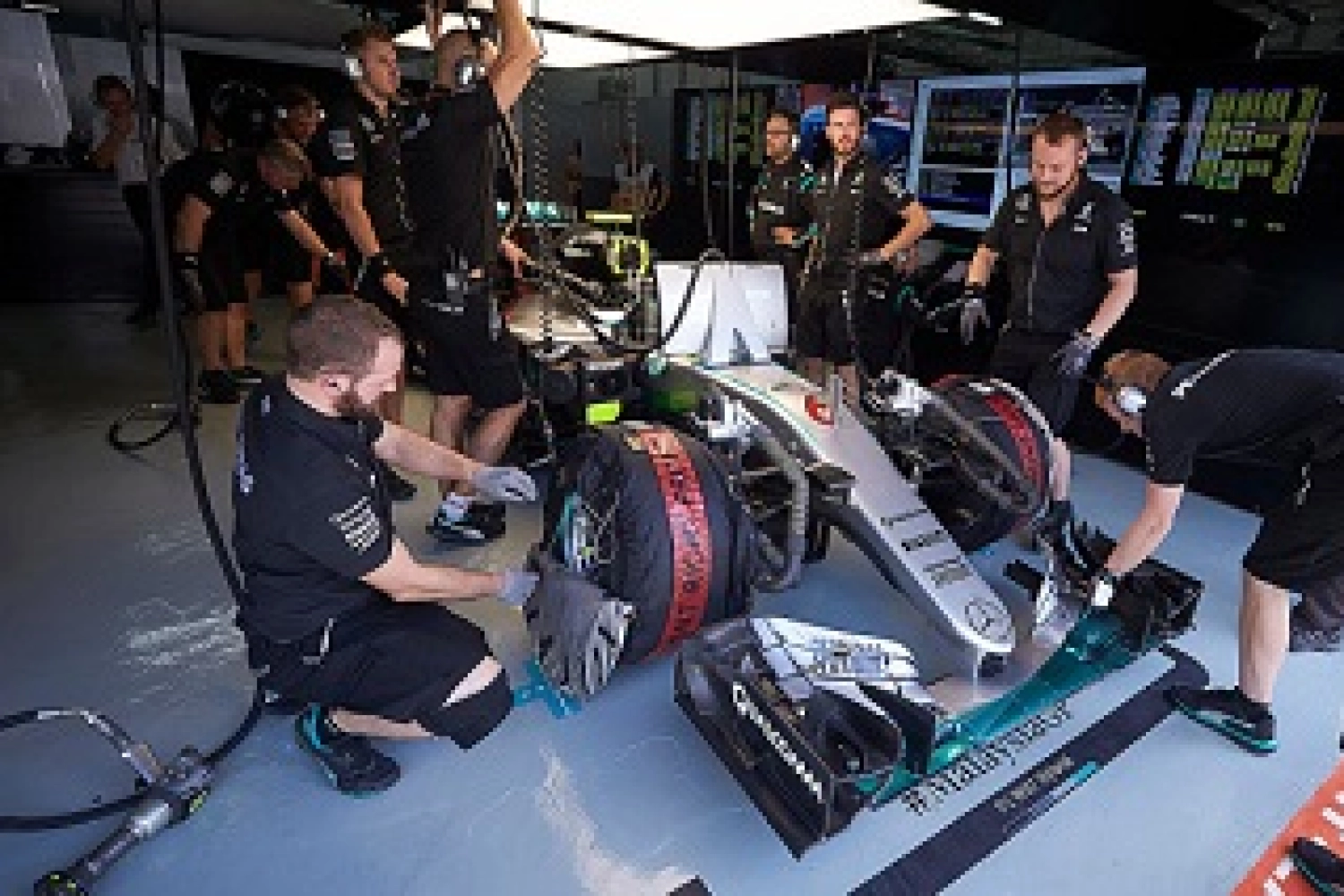 Mercedes domine, une fois de plus, son sujet à Sepang