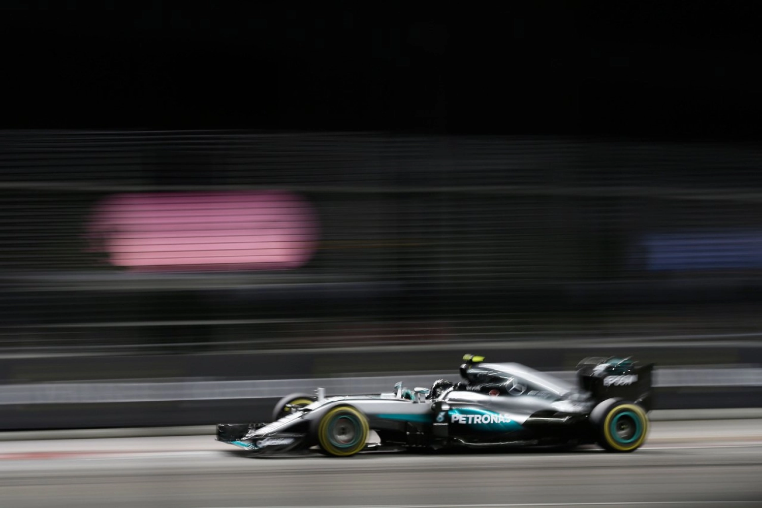 Singapour – Qualifications : Rosberg s’illlumine, Ricciardo s’intercale