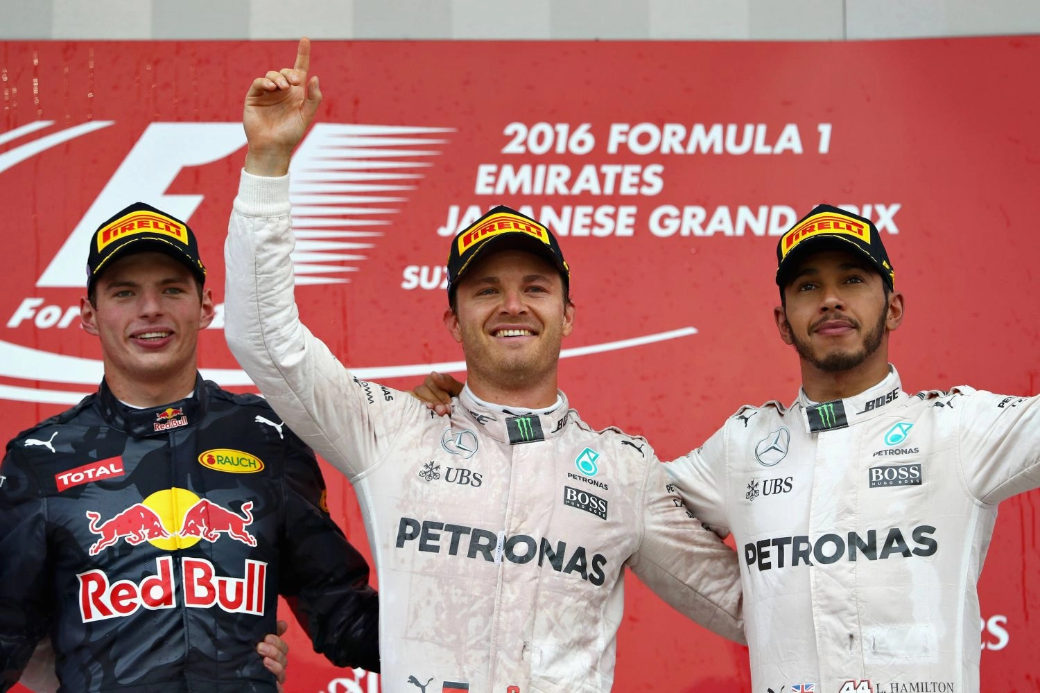 Mercedes dépose une réclamation contre Max Verstappen, puis la retire