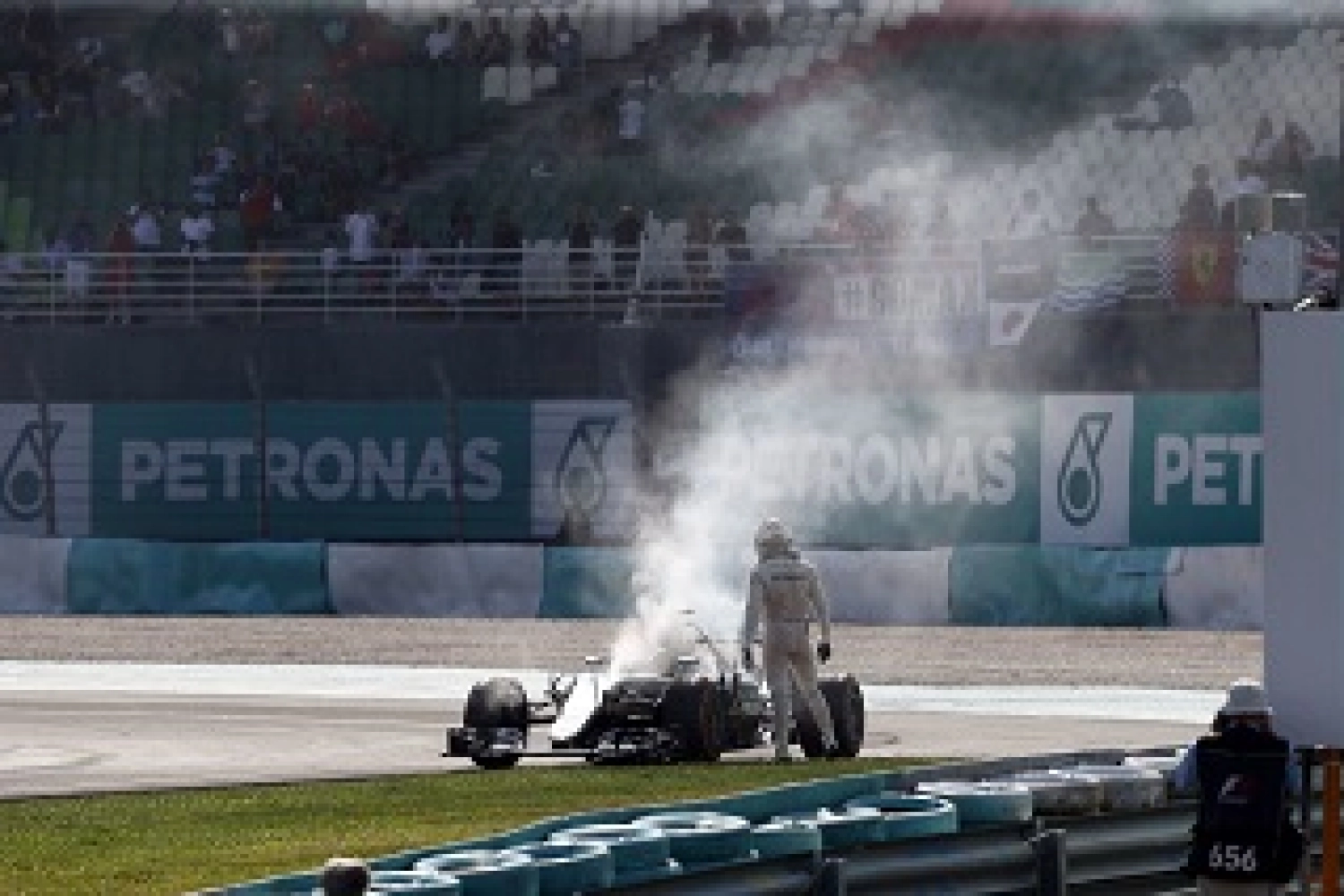 Mercedes a trouvé la cause de la casse moteur d’Hamilton en Malaisie