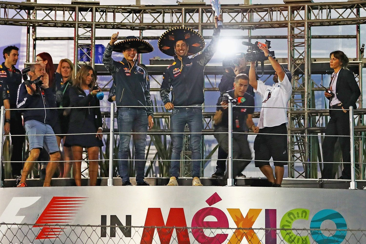 Red Bull 3ème et 4ème après le clash de fin de course avec Vettel