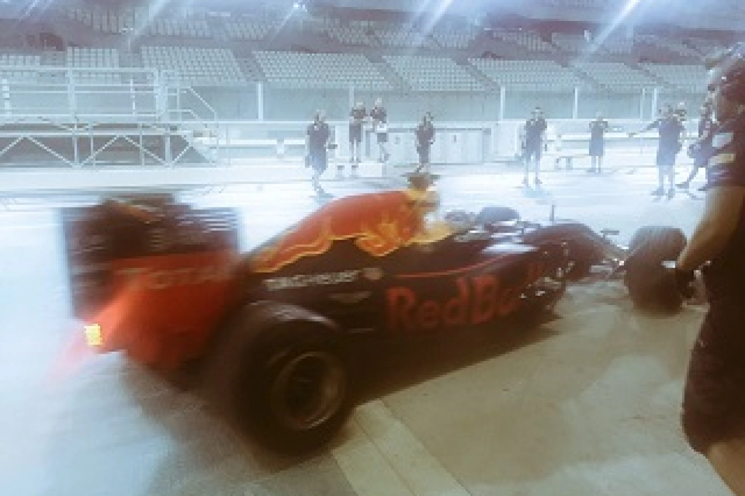 Pierre Gasly à bord de la Red Bull à Abu Dhabi pour tester les pneus pluies 2017