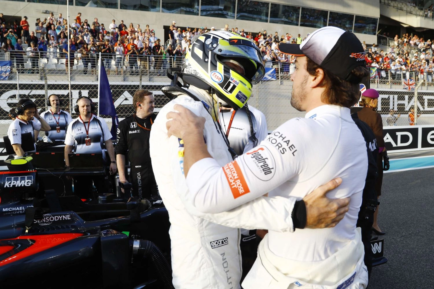Fin prématurée pour Jenson Button alors que Fernando Alonso termine 10ème à Abu Dhabi