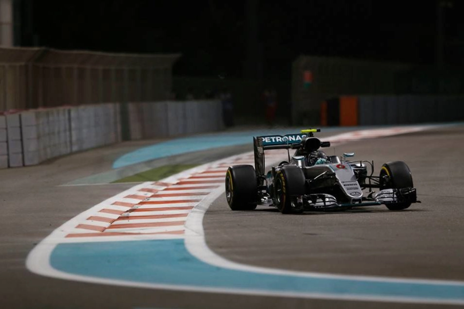 Abu Dhabi – Course : Hamilton vainqueur bluffeur mais Rosberg décroche le Graal !