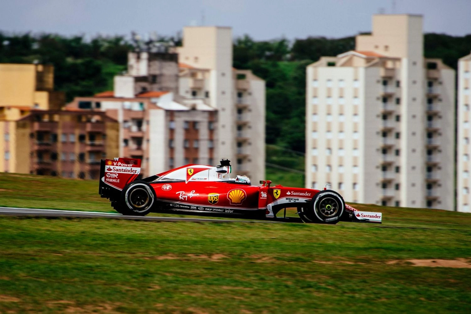 Brésil – Essais Libres 3 : La pluie fait son entrée, Rosberg devant Hamilton et deux Ferrari en forme !