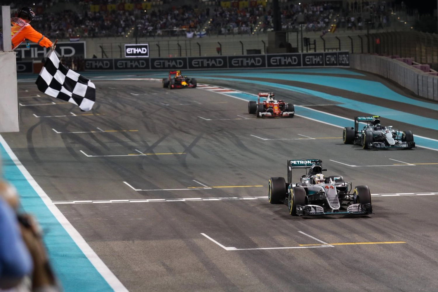 Mercedes regrette les consignes données à Hamilton à Abu Dhabi