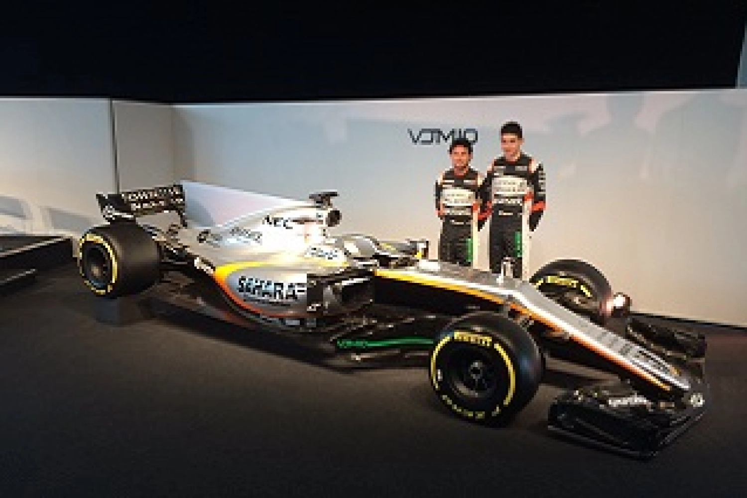 Force India dévoile la VJM10 avec Esteban Ocon et Sergio Pérez