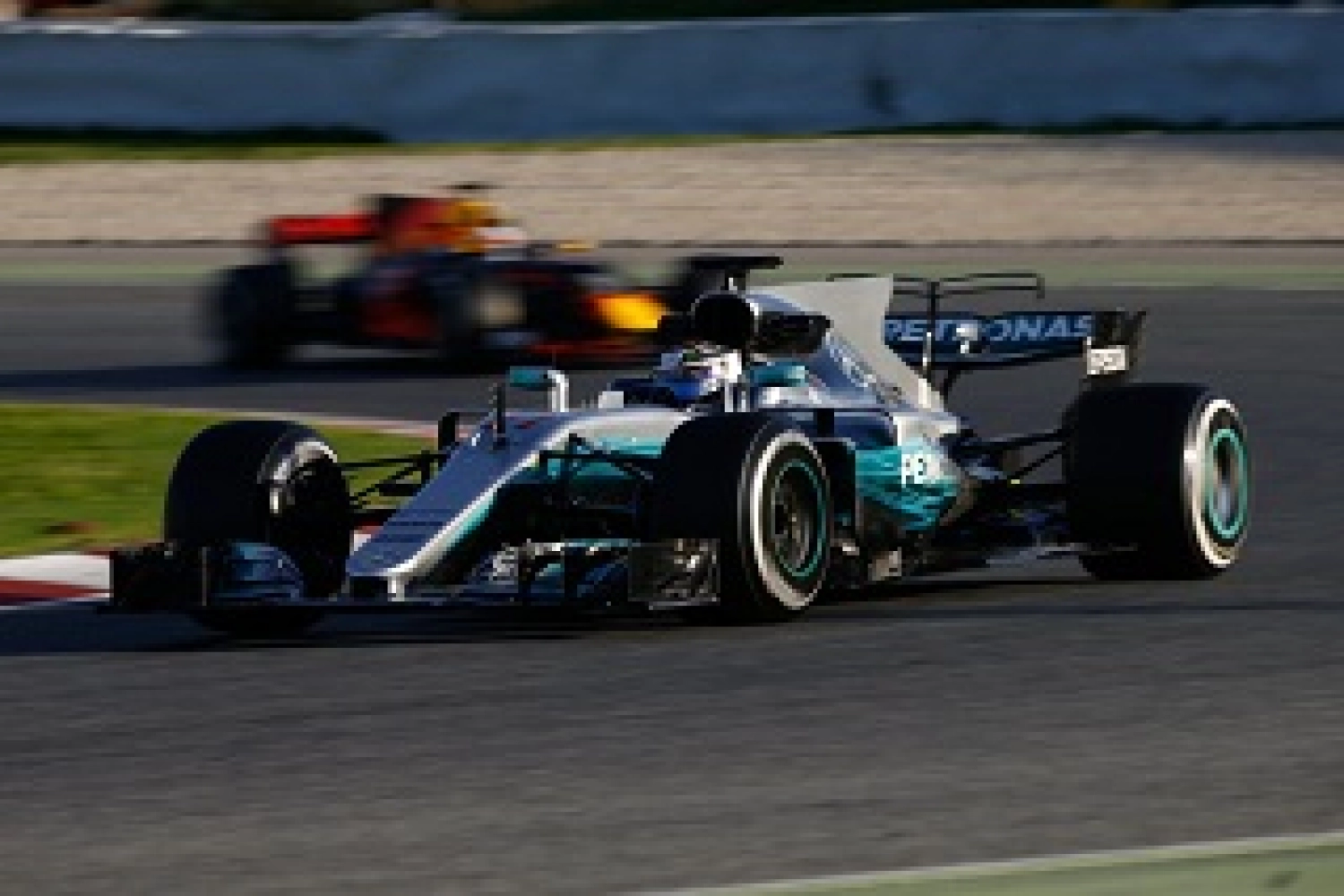 Essais Pré-Saison – Bilan statistique : Mercedes devant au kilométrage, Ferrari au chronomètre