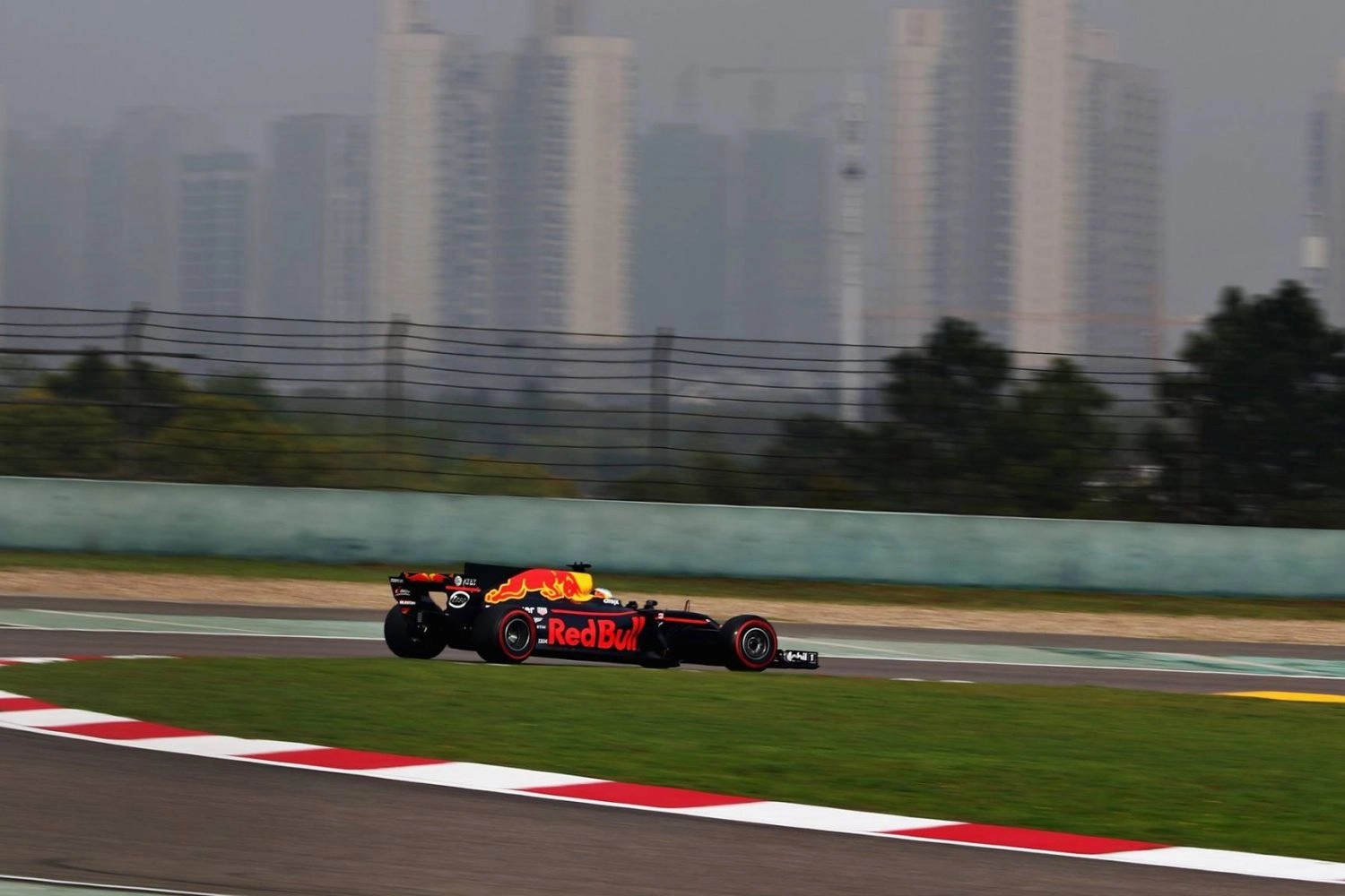 Red Bull : Daniel Ricciardo seul rescapé en Q3 en Chine
