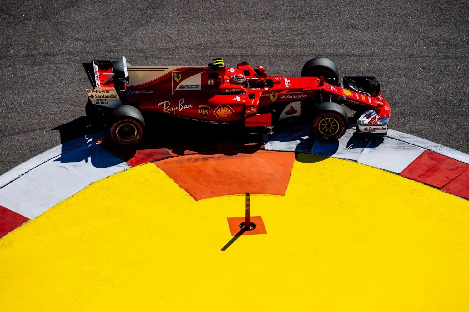 Ferrari et Vettel "sur la lune" détrônent Mercedes en qualifications
