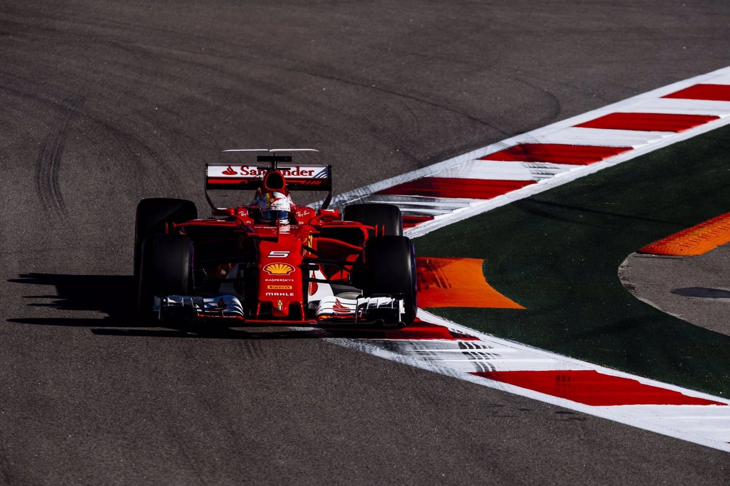 Russie – Essais Libres 3 : Ferrari poursuit sur sa lancée et fait douter Mercedes