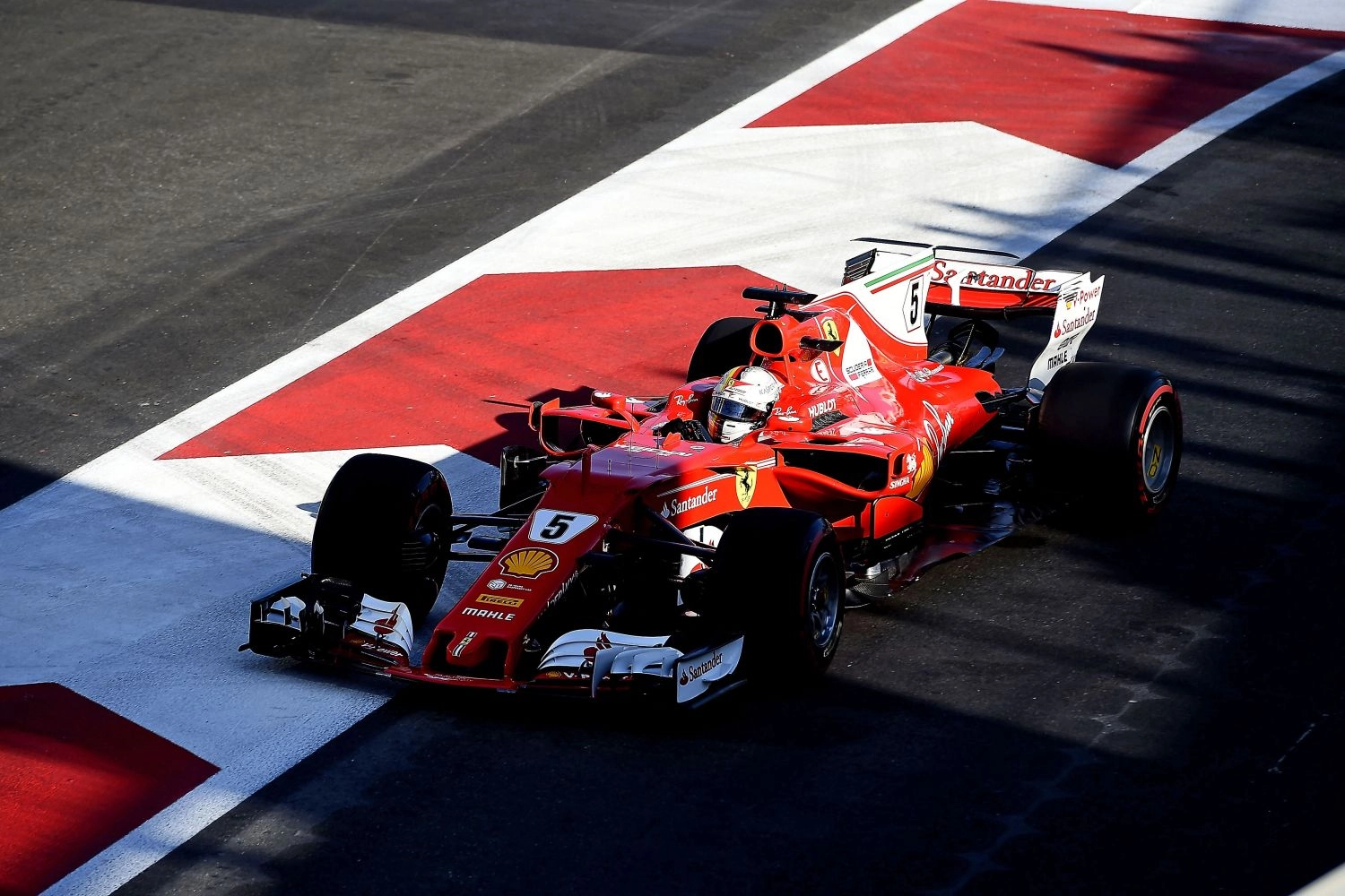 La bataille Hamilton/Vettel se poursuit en dehors de la piste
