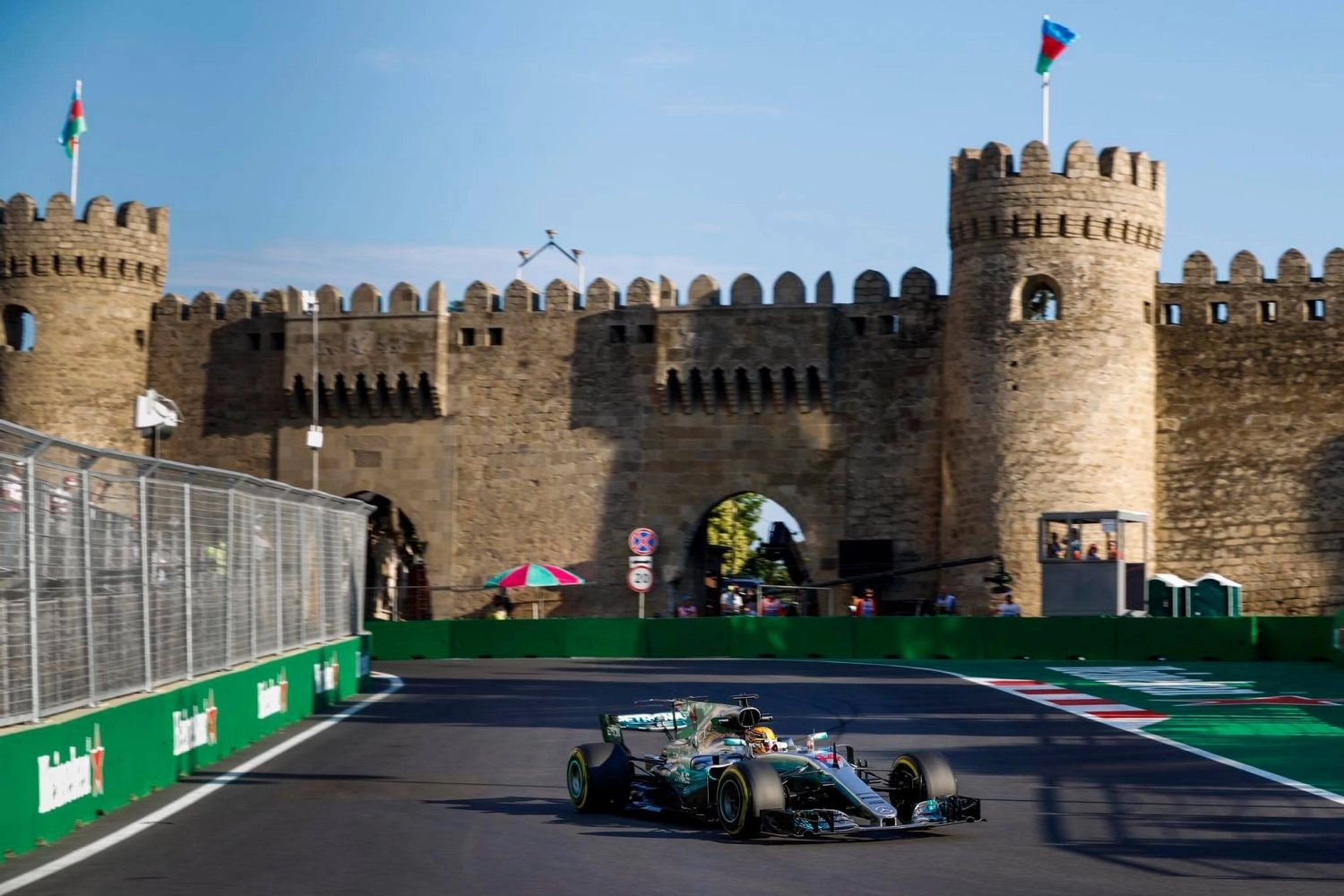 Hamilton continue d&rsquo;écrire son histoire en qualifications à Bakou
