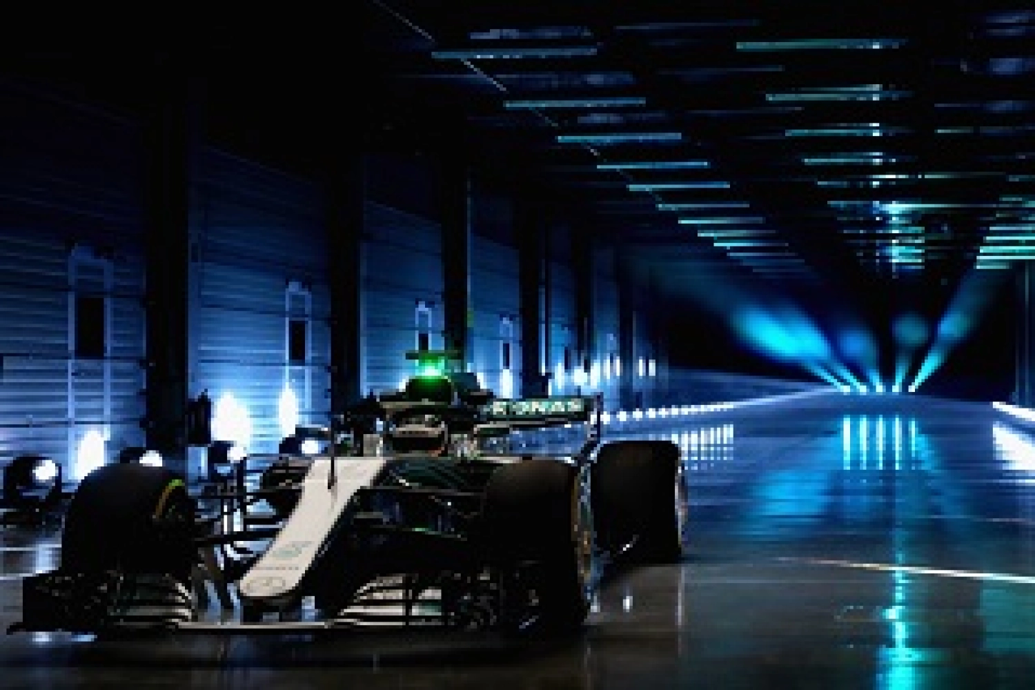 Officiel : Mercedes lance la W09 en piste