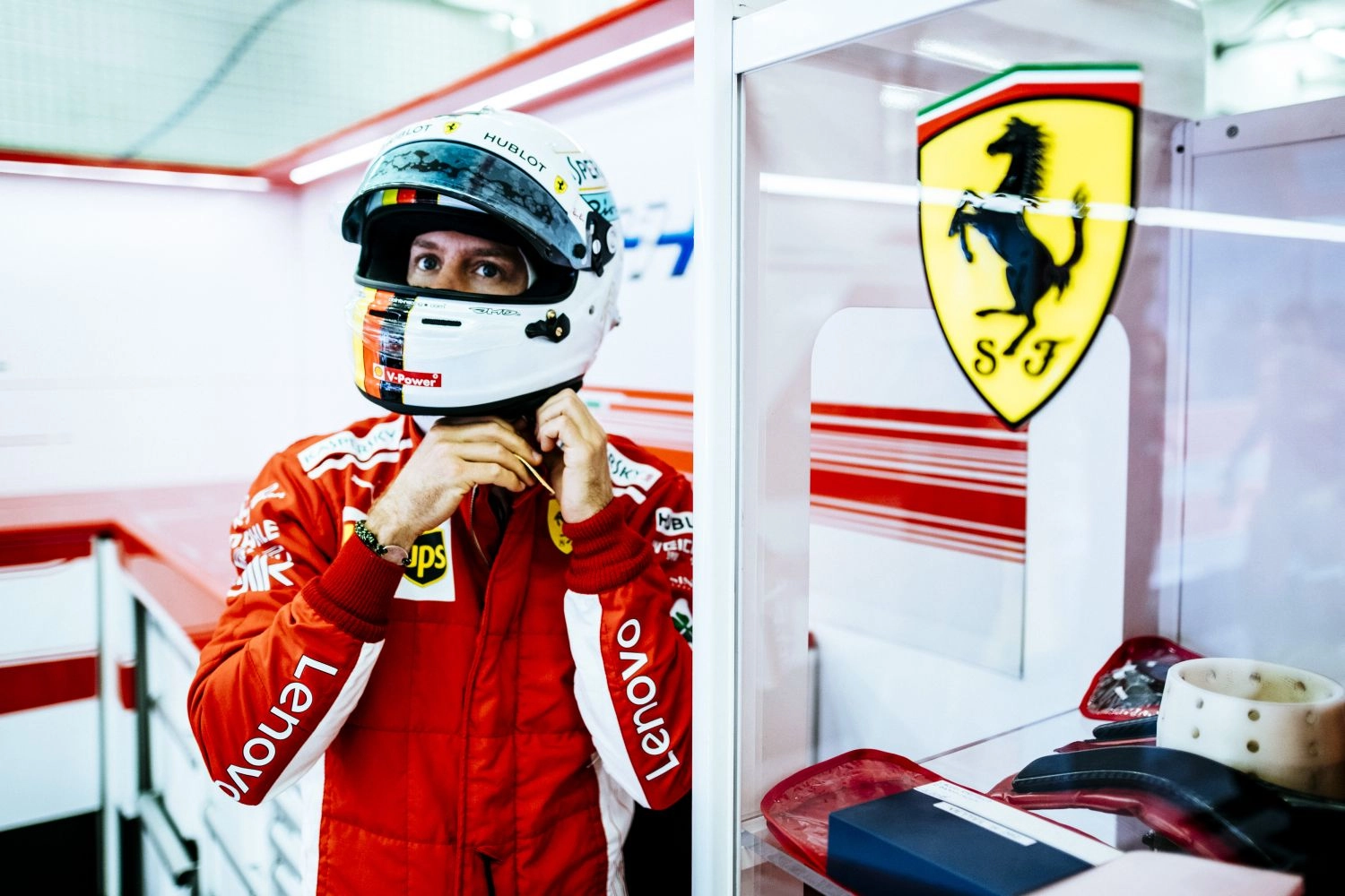 Bahreïn – Qualifications : Une première ligne 100 % Ferrari, Verstappen dans le mur