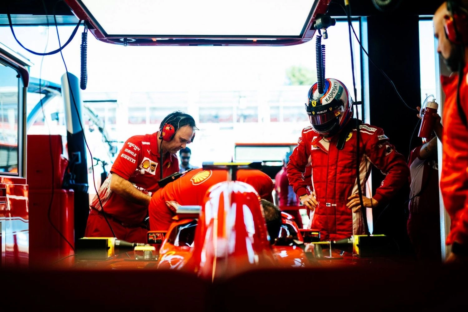Le mécanicien Ferrari renversé par Raikkonen souffre d’une fracture tibia-péroné