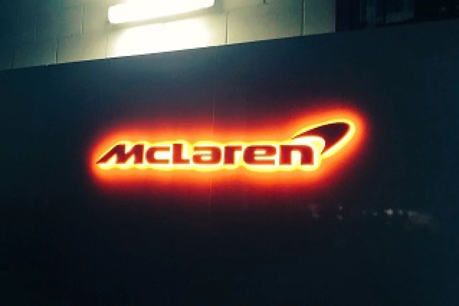 McLaren développe un casque en réalité virtuelle avec HTC