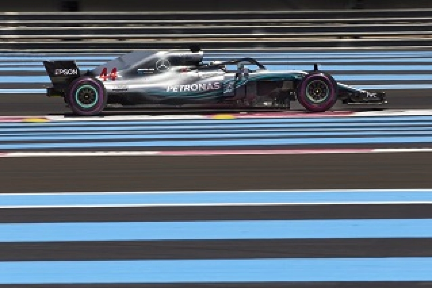 France – Essais Libres 2 : Mercedes devant, la gomme au coeur des débats