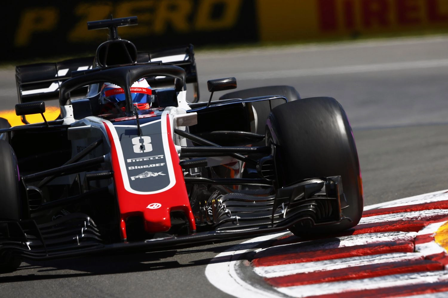 Haas accueille Peak et BlueDEF