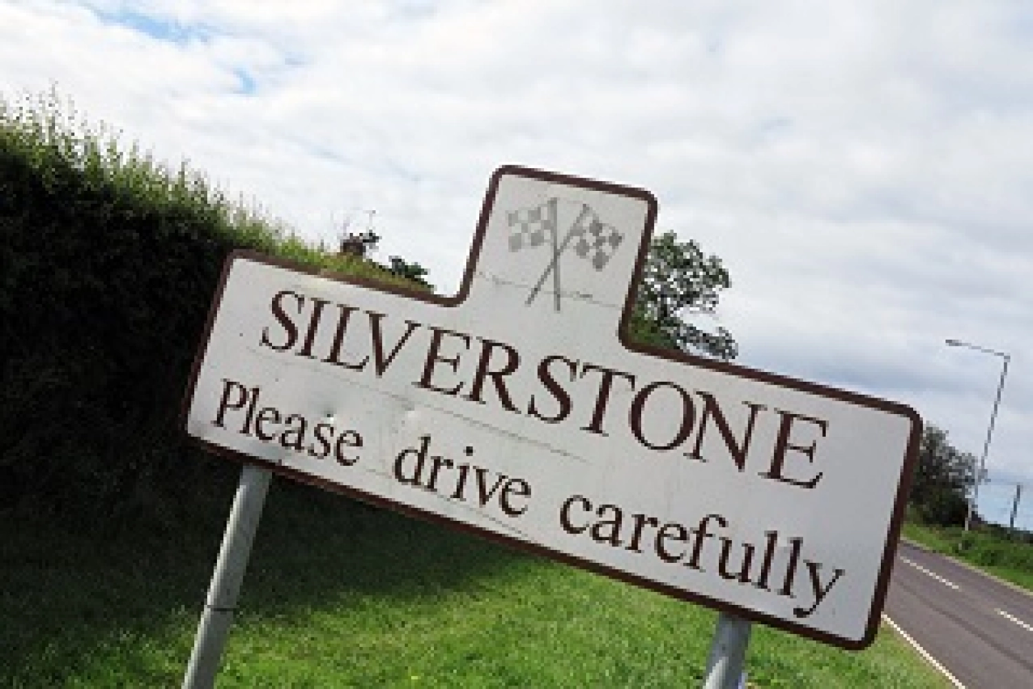 Silverstone se refait une beauté